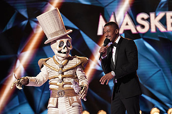 The Masked Singer ratings, Wednesday variety show, Viewer favorite, Highly watched HD wallpaper