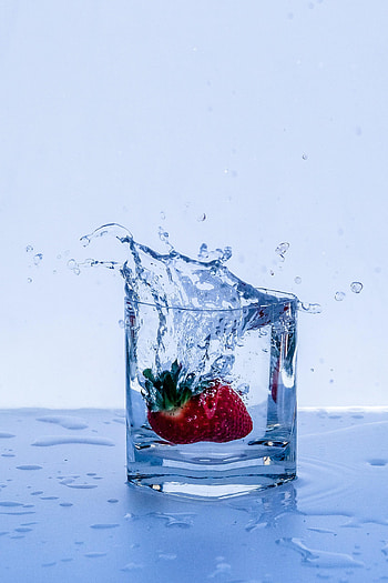Food, Strawberry, Spray, Splash, Glass HD phone wallpaper