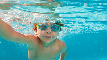 Kids In Swimming Pool HD wallpaper