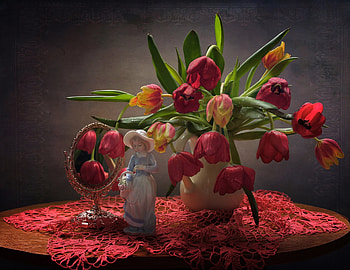 Still life, Figurine, Mirror, Tulips, Vase HD wallpaper