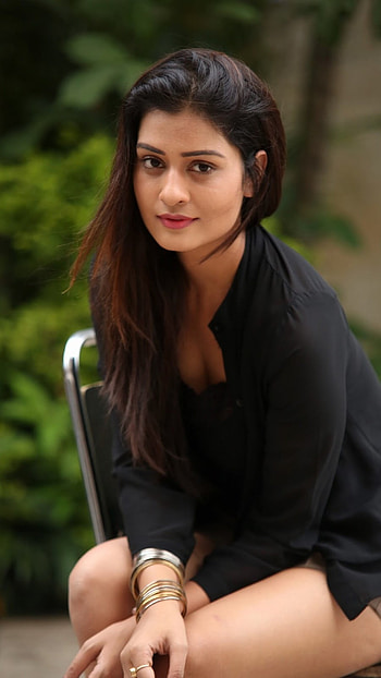 Payal Rajput, Telugu Heroine HD phone wallpaper