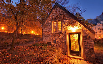 beck chapel at indiana university r, night, university, chapel, lights, r, forest HD wallpaper