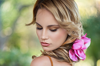 Marina Martos, bokeh, model, blonde, girl, woman, summer, pink, flower, green, face HD wallpaper