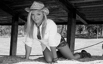A Hiding Place. ., style, cowgirl, fun, outdoors, ranch, blondes, girls, women, boots, western, hats, female HD wallpaper