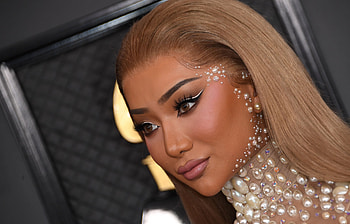 Nikita Dragun, Youtuber controversy, Race remarks, Public outrage HD wallpaper