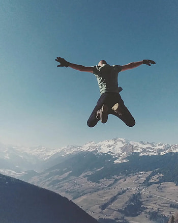 Banzai Skydiving, Brave souls, Intense aerial stunts, Gravity-defying maneuvers HD phone wallpaper