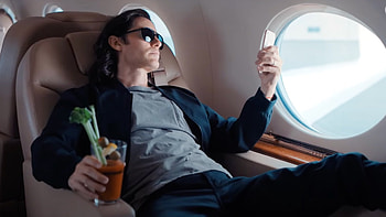 WeCrashed, Anne Hathaway and Jared Leto, Gripping teaser trailer, Wework's rise and fall HD wallpaper