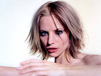 Sienna Guillory, english, sexy, actress HD wallpaper