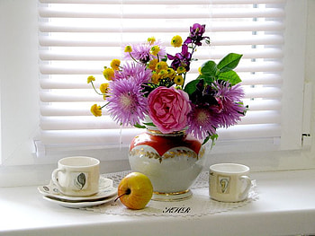 Afternoon tea, white, tea, vase, colors, afternoon, tea cups, beautiful, gold, still life, saucers, blinds, petals, apple, flowers HD wallpaper