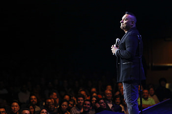 Russell Peters, Almost famous, Comedic genius, Baltimore's laughter HD wallpaper