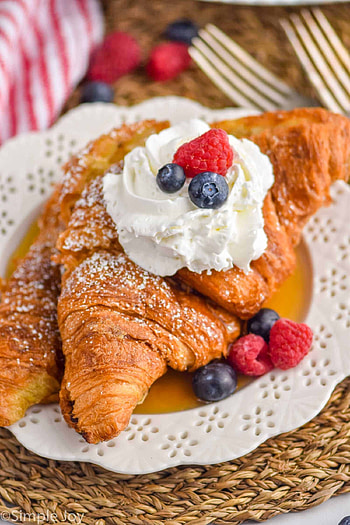 French toast croissant, Sweet breakfast indulgence, Crispy exterior, Soft and fluffy inside HD phone wallpaper
