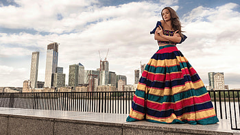 Beautiful woman model, Urban backdrop, Fashion and architecture, U TV HD wallpaper