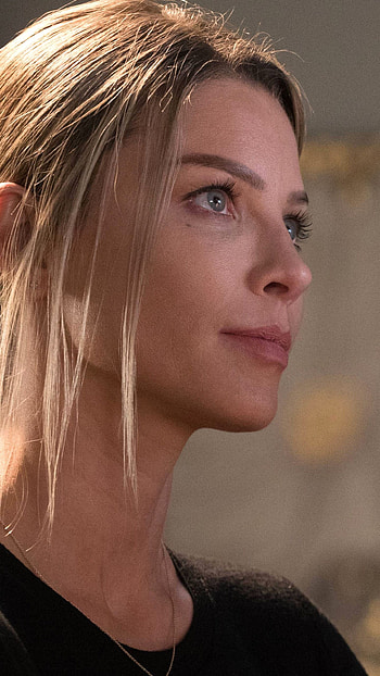 Lauren German, Pin, Lucifer cast HD phone wallpaper
