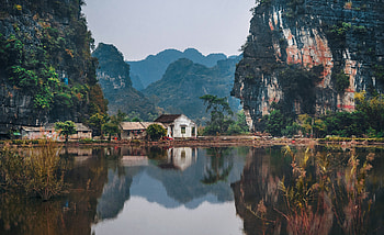 Serene Vietnamese Village: Mountain Landscape HD wallpaper