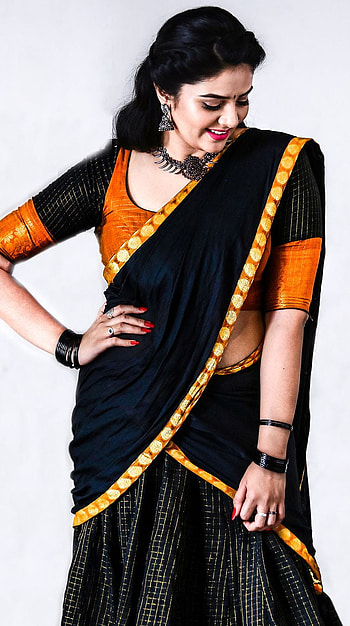 Sreemukhi, saree beauty, telugu actress HD phone wallpaper