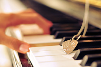 Music, Piano, Miscellanea, Miscellaneous, Hands, Keys, Mediator HD wallpaper