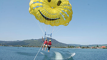 Lake Rotorua, Parasailing HD wallpaper