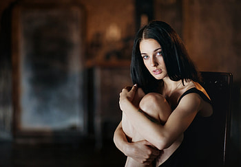 Alla Berger Sitting, alla-berger, model, celebrities, people, girls HD wallpaper