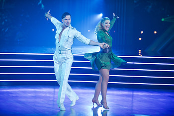 Lauren Alaina and Gleb Savchenko, Cha Cha Dance HD wallpaper