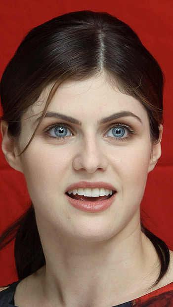 Star Gaze — Celebrity , Celebrity, Alexandra Daddario HD phone wallpaper