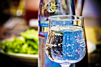 Fresh Water, blue, dinner, dine, snack, cook, eat, glass, invite, bubble, water, meal, fresh, bottle, cocktail, feeding, breakfast, lunch, feed, pure, drink HD wallpaper