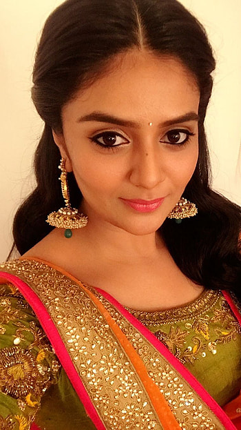 Sreemukhi, telugu actress, anchor HD phone wallpaper