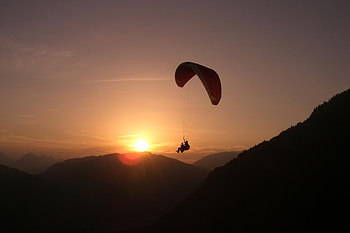 Kaiserburg, Paragliding HD wallpaper