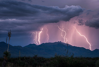 Desert Lightning - Storm, graphy, lightning HD wallpaper