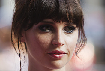 Felicity Jones, Broken Panda HD wallpaper