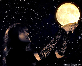REACHING MOON, night, black, full, imagination, laces, gloves, stars, dark, woman, moon, fantasy HD wallpaper