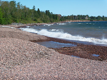 Cobblestone beach, waves, cobblestone, water, rocks, lake, beach HD wallpaper