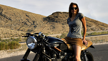 Cafe racer girl motorbikes motorcycles triumph women mobile android and . HD wallpaper