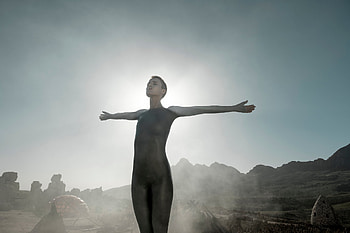 Raised by Wolves, Ridley Scott's creation, Androids in focus, New York Times review HD wallpaper