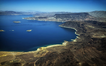 View of Lake Mead from the air HD wallpaper