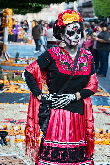 Woman in traditional Day of the Dead costume and face paint at a festive parade in Mexico City. HD phone wallpaper