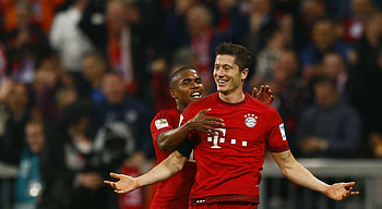 Douglas Costa, Robert Lewandowski HD wallpaper