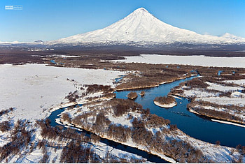 Kronotsky vulcano, winter, blue, cold, vulcano, water, nountains HD wallpaper