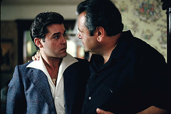 Goodfellas biography , Gripping crime drama, Mafia lifestyle, Martin Scorsese film HD wallpaper