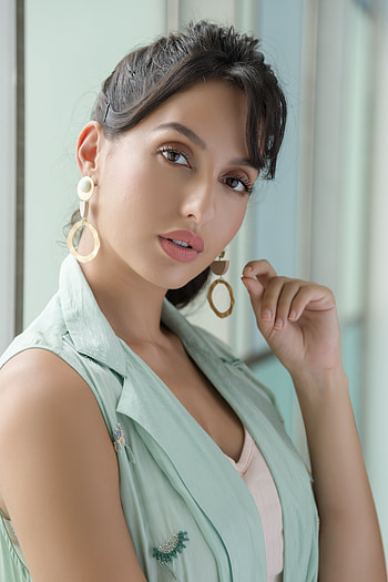 nora fatehi, jaw, face, hair, lips, blue HD phone wallpaper