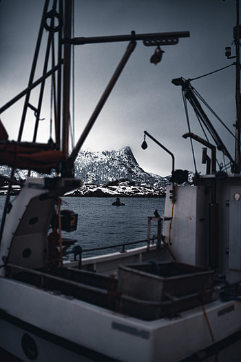 Mountains, Sea, Shore, Bank, Miscellanea, Miscellaneous, Boat HD phone wallpaper