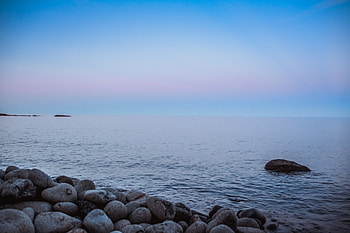 Coast, water, skyline, rocks, sunset, blue sky HD wallpaper