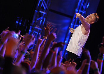 MACKLEMORE ryan lewis rap rapper hip hop concert micro crowd h | | 180764 | UP HD wallpaper