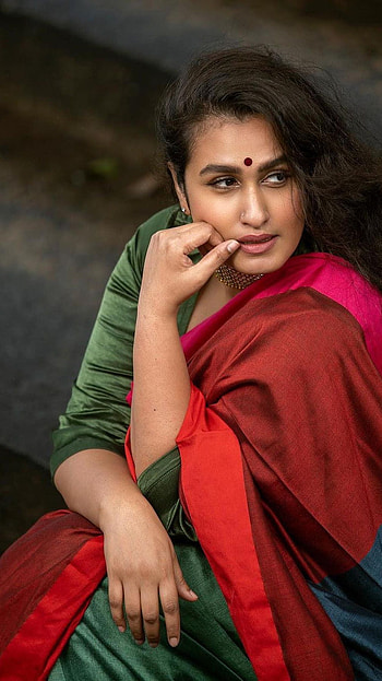 Kavita Nair, mallu aunty, sexy seductive HD phone wallpaper
