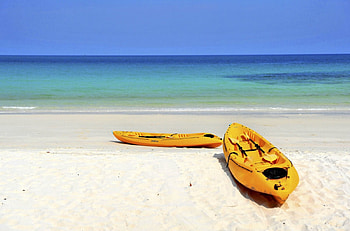 Kayak on Beach Bora Bora, island, blue, sand, tropical, sport, tahiti, beach, water, islands, ocean, sea, white, canoe, kayak, exotic, paradise, aqua, lagoon, atoll, bora bora, polynesia HD wallpaper