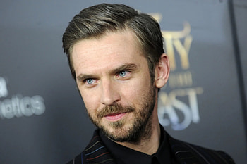 Julia Roberts, Sean Penn, Gaslit series, Dan Stevens joins HD wallpaper