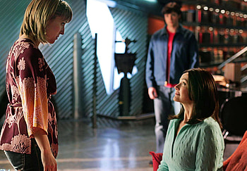 Smallville fan ideas, Tom Welling as Clark Kent, Clark Kent's charm, Legendary TV show HD wallpaper