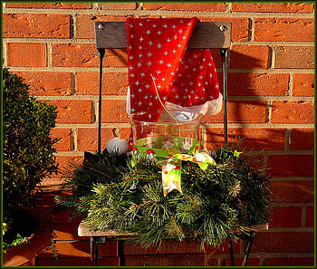 Advent Time, chear, pine, candle, christmas decoration, santa hat, beautiful, advent arrangement HD wallpaper