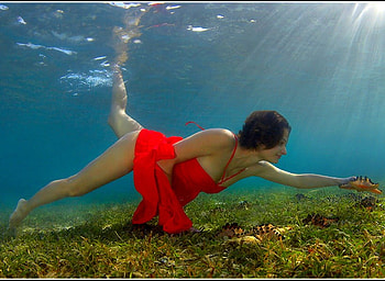 Under Water Beauty, lady, , cool, under, beautiful, water HD wallpaper