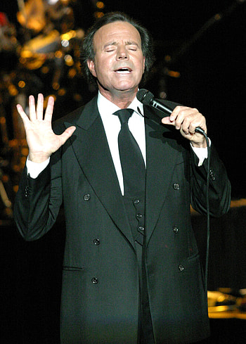 Julio Iglesias, Secret son, DNA swabs, Enrique HD phone wallpaper
