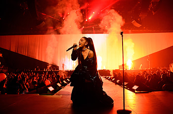 Ariana Grande Live Performance On Stage, ariana-grande, celebrities, music, girls HD wallpaper